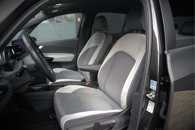 Volkswagen ID.3 First Plus 58 kWh | Stoelverwarming | Stuurverwarming | Camera | Adaptive Cruise Control | Navigatie | Keyless | Parkeersensoren | LED | Apple Carplay | BTW | NAP |