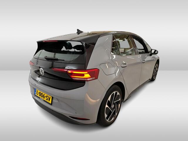 Volkswagen ID.3 Life 58 kWh 204pk Navigatie / 18"LM velgen / Zwart dak / App-connect / Parkeersensoren / Keyless-Go
