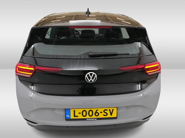 Volkswagen ID.3 Life 58 kWh 204pk Navigatie / 18"LM velgen / Zwart dak / App-connect / Parkeersensoren / Keyless-Go