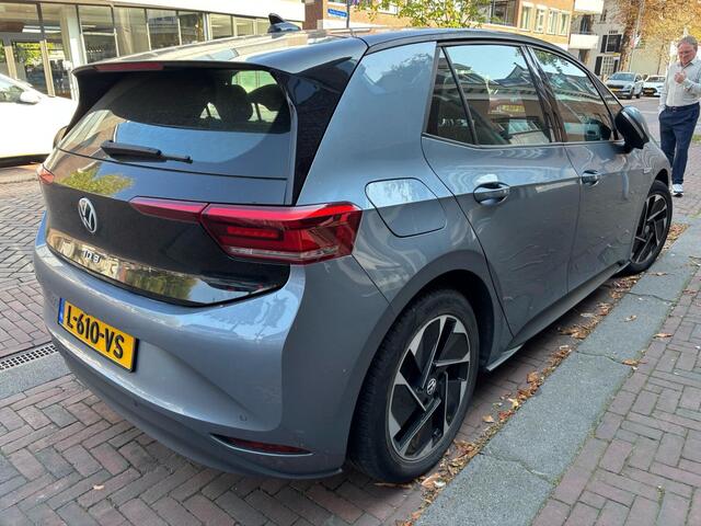 Volkswagen ID.3 Life 58 kWh | Verwarmde stoelen en stuur | App Connect | Navi |