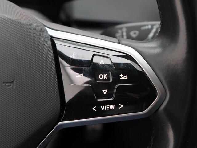 Volkswagen ID.3 First 58 kWh 204 Pk | Adaptive Cruise | Zwarte Hemel | Stoelverwarming | Climate Control | LED | Sensoren | 18 Inch