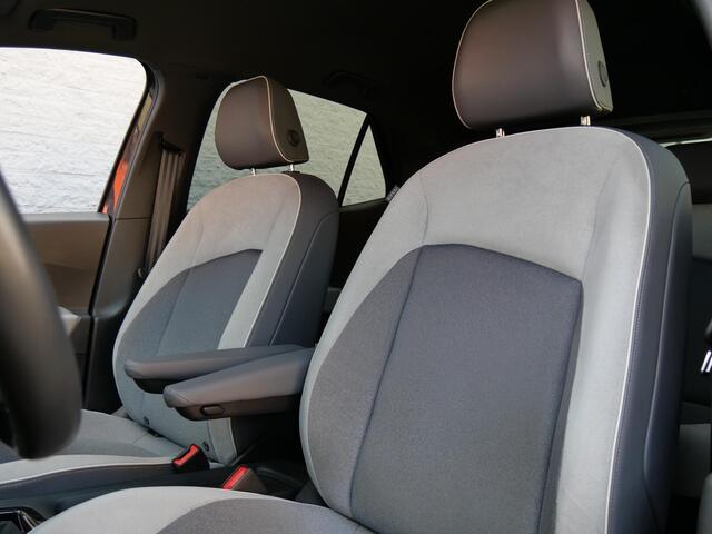 Volkswagen ID.3 58kWh 1ST PLUS/ TREKHAAK/ CAMERA/ KEYLESS/ MATRIX LED/ SOH 91%