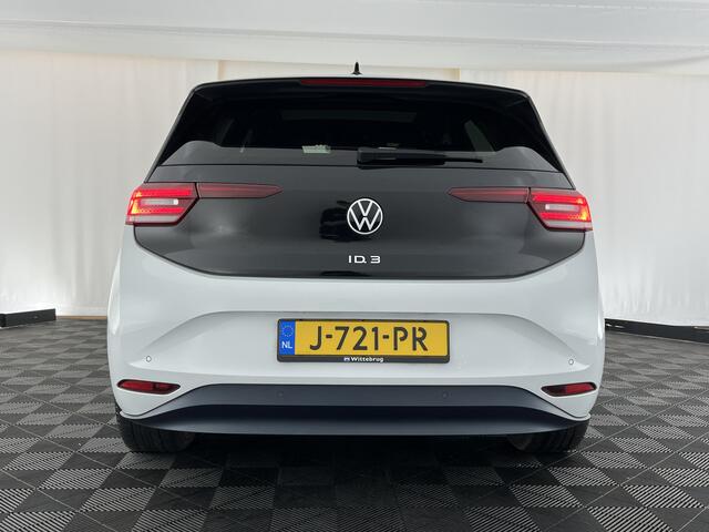 Volkswagen ID.3 First Max 58 kWh [ 3-Fase-11kW ] {SOH-89%} (INCL-BTW) *HEATPUMP | PANO | HEAD-UP | ADAPTIVE-CRUISE | IQ-LIGHTS | BLINDSPOT | CAMERA | KEYLESS | MICROFIBRE | AMBIENTLIGHT | NAVI-FULLMAP | DAB+ | ECC | HEATED-SPORTSEATS | DIGI-COCKPIT |