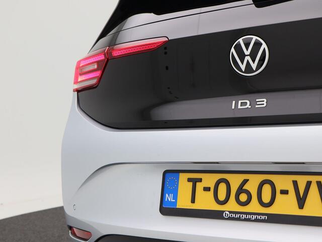 Volkswagen ID.3 Pro 58 kWh | Adaptive Cruise | Camera | Carplay | Stoel Verwarming | Parkeersensoren | Privacy Glass | Climate Control | Navigatiesysteem | 19 Inch | 71.118 Km