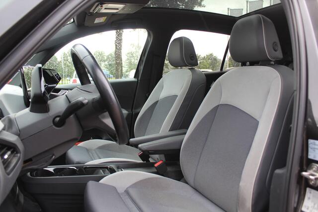 Volkswagen ID.3 First Max 58 kWh / Full option! / Panoramadak / Camera / Head-up / Keyless / 20'' / ACC / Dodehoek / Elektr. stoelen / Massage / Navigatie / Stuurverwarming