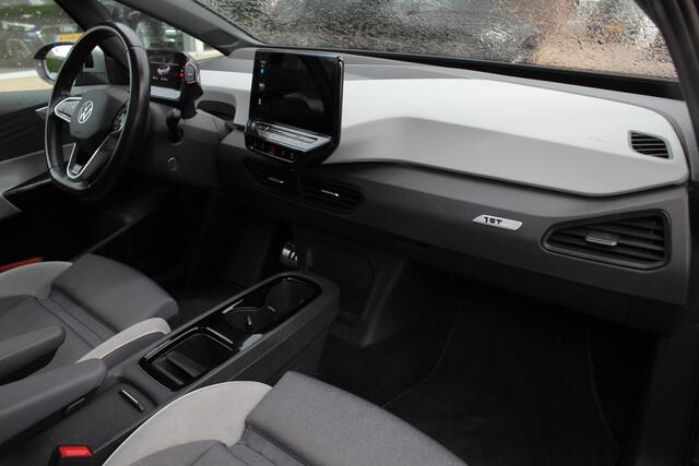 Volkswagen ID.3 First Max 58 kWh / Full option! / Panoramadak / Camera / Head-up / Keyless / 20'' / ACC / Dodehoek / Elektr. stoelen / Massage / Navigatie / Stuurverwarming