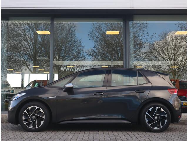 Volkswagen ID.3 First 58 kWh Navi / Climate / Stoelverw / DAB / Trekh All season banden