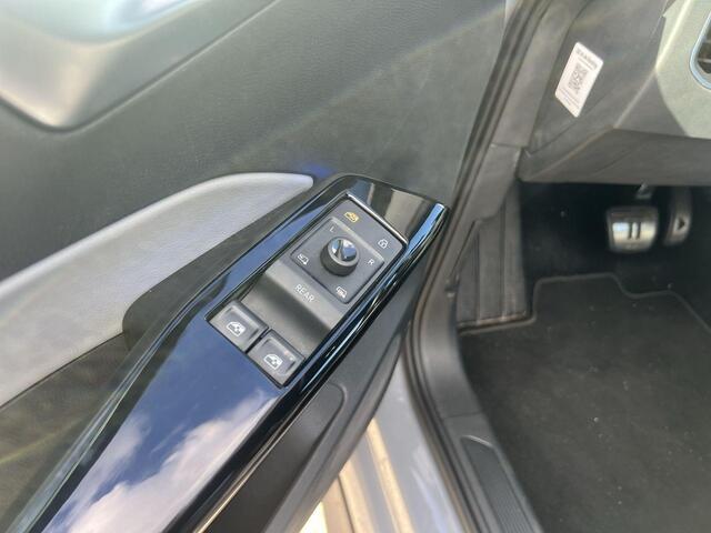 Volkswagen ID.3 Pro Edition 58 kWh 204pk · Camera · Keyless · Stuur-& Stoelverwarming · Apple/Android Car Play · Sfeerverlichting · ACC ·