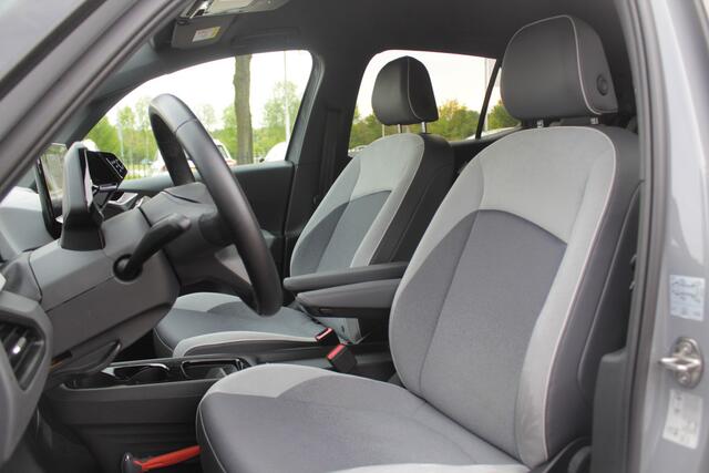 Volkswagen ID.3 First Plus 58 kWh / SoH 89% / Camera / Keyless / Matrix LED / Interieurvoorverwarming / 19'' / DAB / Navigatie / Stoel+Stuurverwarming / ACC