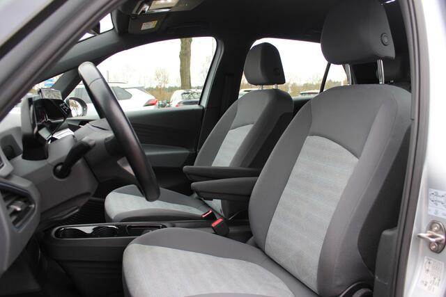 Volkswagen ID.3 Pure 45 kWh / CarPlay / Parkeerhulp V+A / 18'' / Stuur+Stoelverwarming / DAB / ACC / Warmtepomp