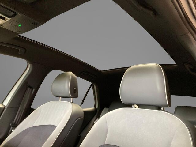 Volkswagen ID.3 First Max 58 kWh / 204pk · Panoramadak · Camera · Apple/Android Car Play · Stoelverwarming · Elektrische stoelverstelling · Navigatie · Massage functie