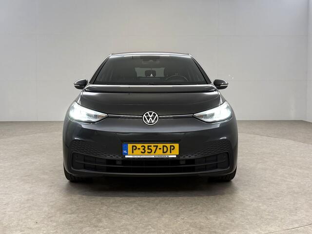 Volkswagen ID.3 58KWH First Black Edition | Snelladen | SOH 92% | Virtual | Sfeer | Adap. Cruise | Trekhaak | Carplay | Parkeersens.