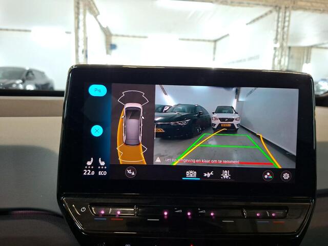 Volkswagen ID.3 First Plus 58 kWh / AUTOMAAT/ VOL LEDER/ TREKHAAK/ NAVI/ CLIMATE/ STOELVERWARMING/ PARK. SENSOREN + CAMERA