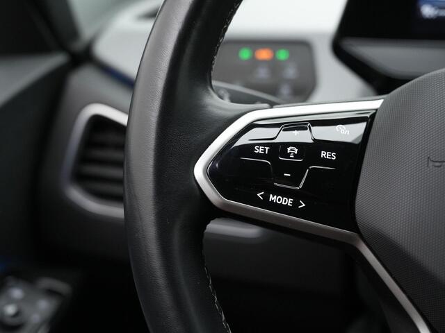 Volkswagen ID.3 Life 58 kWh 204 pk | Warmtepomp | Achteruitrijcamera | Adaptive Cruise | Stuur-/stoelverwarming | Navigatie