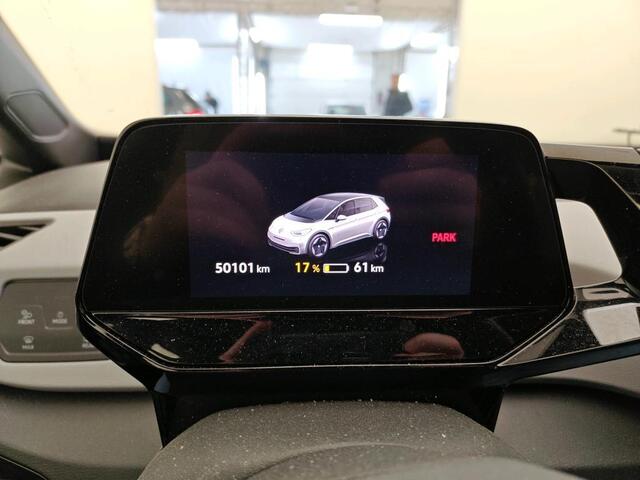 Volkswagen ID.3 First Plus 58 kWh 204 PK | Navigatie | 19" Lm velgen | Parkeercamera |