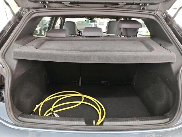 Volkswagen ID.3 Life 58 kWh 204 PK | Navigatie | Parkeersensoren | stoelverwarming |