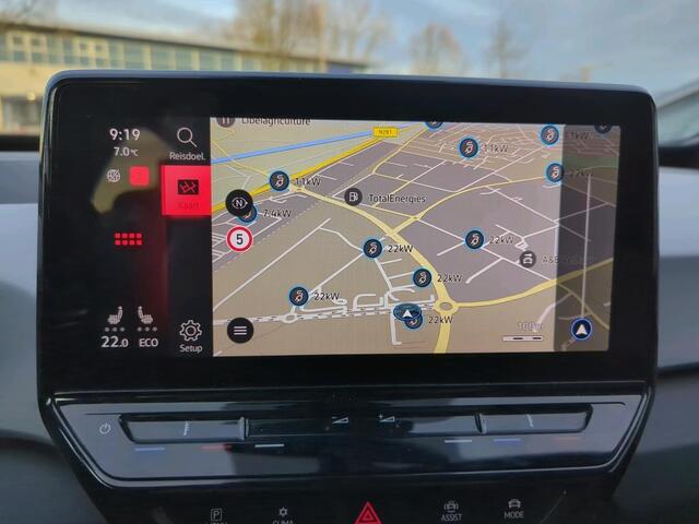 Volkswagen ID.3 First Plus 58 kWh 204 PK | Navigatie | Trekhaak | 19" Lm velgen | Parkeercamera |