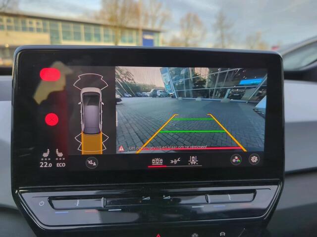 Volkswagen ID.3 First Plus 58 kWh 204 PK | Navigatie | Trekhaak | 19" Lm velgen | Parkeercamera |