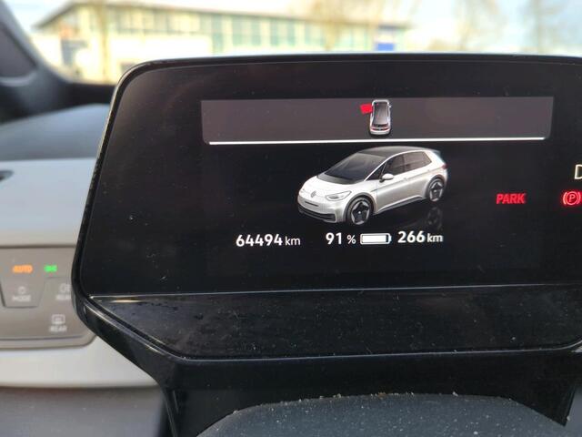 Volkswagen ID.3 First Plus 58 kWh 204 PK | Navigatie | Trekhaak | 19" Lm velgen | Parkeercamera |