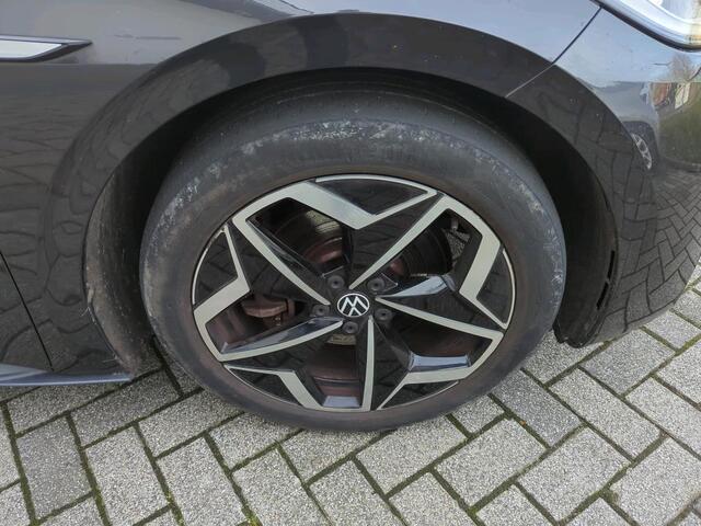 Volkswagen ID.3 First Plus 58 kWh 204 PK | Navigatie | Trekhaak | 19" Lm velgen | Parkeercamera |
