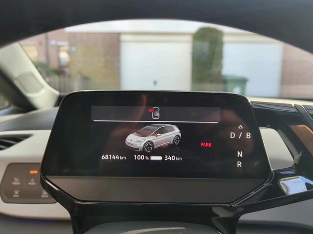 Volkswagen ID.3 First Max 58 kWh 204 PK | Panorama dak | Navigatie | Parkeercamera | Sportstoelen |