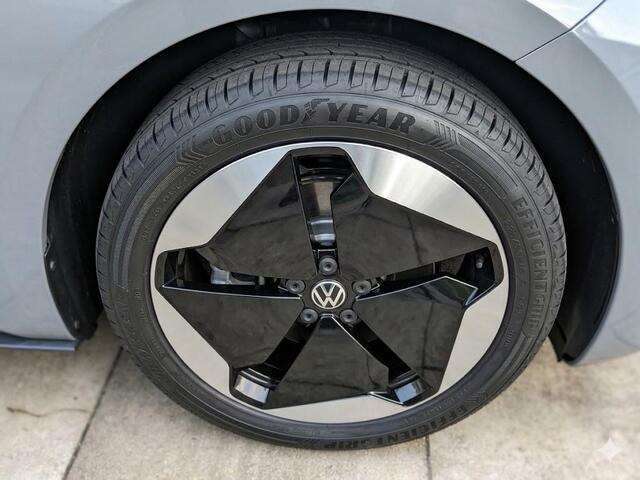 Volkswagen ID.3 First Max 58 kWh 204 PK | Panorama dak | Navigatie | Parkeercamera | Sportstoelen |