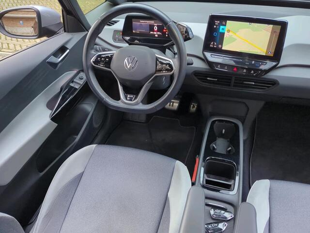 Volkswagen ID.3 First Plus 58 kWh 204 PK | Navigatie | 19" Lm velgen | Parkeercamera |