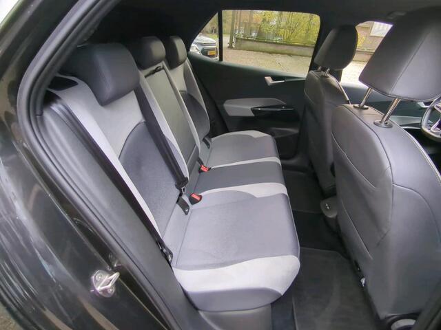 Volkswagen ID.3 First Plus 58 kWh 204 PK | Navigatie | 19" Lm velgen | Parkeercamera |