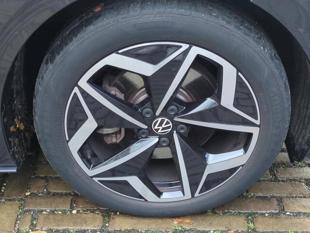 Volkswagen ID.3 First Plus 58 kWh 204 PK | Navigatie | 19" Lm velgen | Parkeercamera |