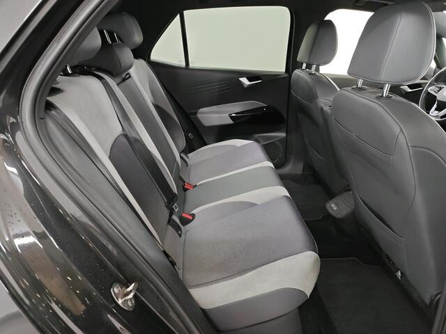 Volkswagen ID.3 First Plus 58 kWh 204 PK | Navigatie | 19" Lm velgen | Parkeercamera |