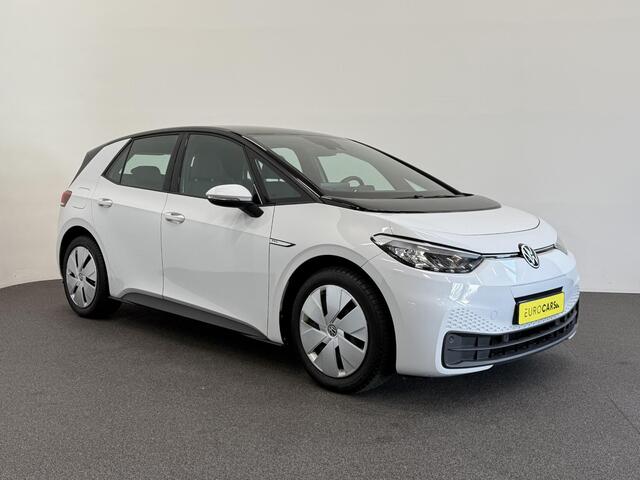 Volkswagen ID.3 Life 58 kWh SOH 92% Navigatie Apple Carplay Android Auto Parkeersensoren Adaptive Cruise Control Stoel- en stuurverwarming Climate Control