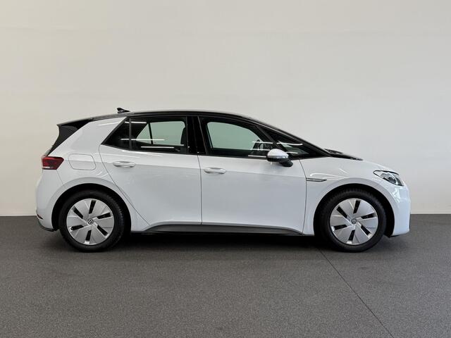 Volkswagen ID.3 Life 58 kWh SOH 92% Navigatie Apple Carplay Android Auto Parkeersensoren Adaptive Cruise Control Stoel- en stuurverwarming Climate Control