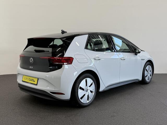 Volkswagen ID.3 Life 58 kWh SOH 92% Navigatie Apple Carplay Android Auto Parkeersensoren Adaptive Cruise Control Stoel- en stuurverwarming Climate Control