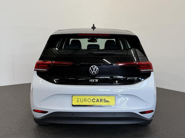 Volkswagen ID.3 Life 58 kWh SOH 92% Navigatie Apple Carplay Android Auto Parkeersensoren Adaptive Cruise Control Stoel- en stuurverwarming Climate Control