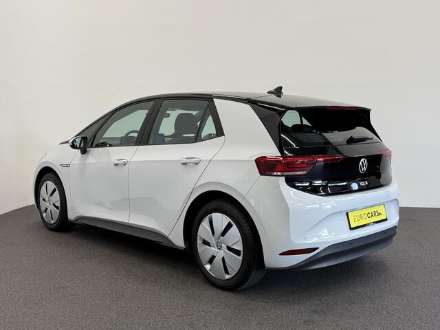 Volkswagen ID.3 Life 58 kWh SOH 92% Navigatie Apple Carplay Android Auto Parkeersensoren Adaptive Cruise Control Stoel- en stuurverwarming Climate Control