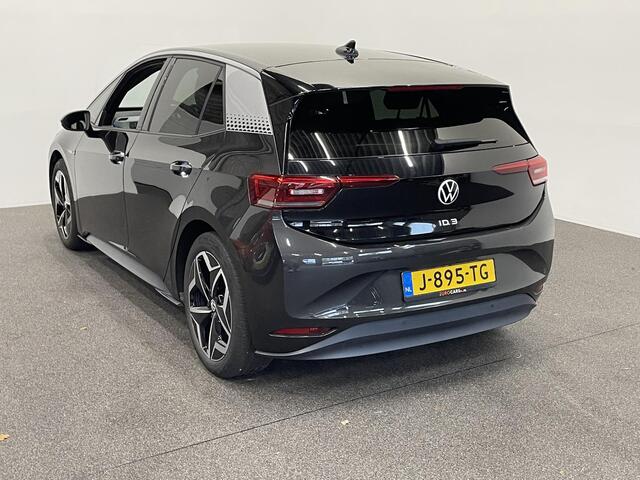 Volkswagen ID.3 First Plus 58 kWh Navigatie Apple Carplay/Android Auto Adaptive Cruise Control Camera Parkeersensoren Stoel- en stuurverwarming Lichtmetalen velgen Climate Control