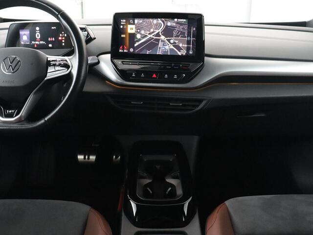 Volkswagen ID.4 Life 77 kWh | Trekhaak | Stoel & stuurverwarming | Camera | Adaptive cruise | Carplay | Navigatie | Parkeerhulp | Half leder