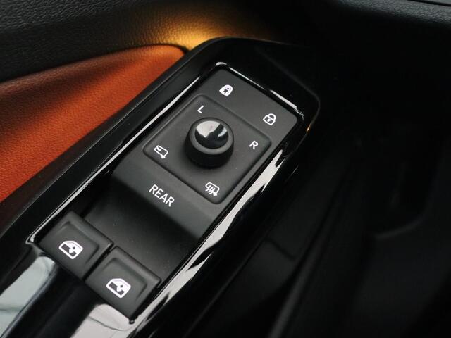 Volkswagen ID.4 Life 77 kWh | Trekhaak | Stoel & stuurverwarming | Camera | Adaptive cruise | Carplay | Navigatie | Parkeerhulp | Half leder