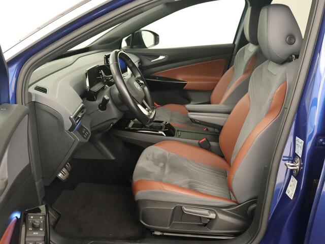 Volkswagen ID.4 First 77 kWh | Trekhaak | Automaat | Sfeerverlichting | Camera | Navigatie | Stoelverwarming | Carplay | LMV 20 inch | LED | Cruise Control | Getint glas | Climate controle