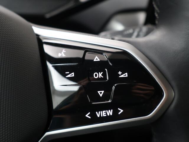 Volkswagen ID.4 Pro 77 kWh | 204 PK | Soh 91% | Matrix LED koplampen | Stoel verwarming | Achteruitrijcamera | 20"LM velgen |