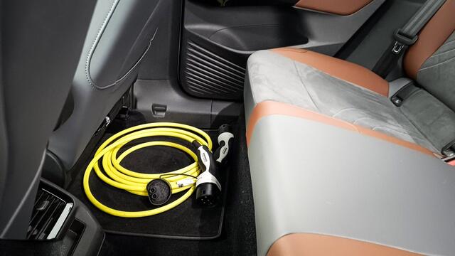 Volkswagen ID.4 First 77 kWh 2e-Eig. & Keurig-Onderh. BOVAG-Garantie. NL-Auto.