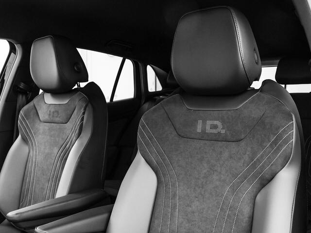 Volkswagen ID.4 Pro Limited Edition 77 kWh accu 286 PK Trekhaak, elektrisch uitklapbaar · Achteruitrijcamera · Draadloze telefoonlader · Sfeerverlichting ·
