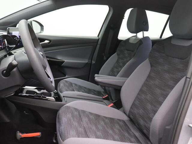 Volkswagen ID.4 Pro 77 kWh 174PK Aut. SOH 97%, Trekhaak, Parkeersensoren voor en achter, Navi, 19" LM Velgen, Adaptieve Cruise Control