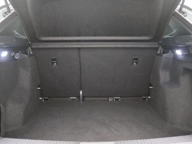 Volkswagen ID.4 Pro 77 kWh 174PK Aut. SOH 97%, Trekhaak, Parkeersensoren voor en achter, Navi, 19" LM Velgen, Adaptieve Cruise Control