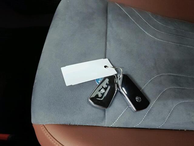 Volkswagen ID.4 Max 77 kWh | Geen import | Trekhaak | Camera | Stoelverwarming