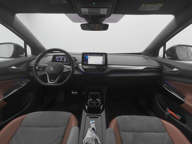 Volkswagen ID.4 First 77 kWh | CAMERA | ADAPTIVE | STOEL- EN STUURVERW. | WARMTEPOMP | TREKHAAK