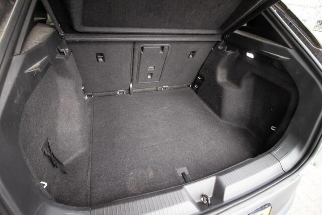 Volkswagen ID.4 1st 77 kWh | Camera | Android Apple Carplay | Adapt Cruise |