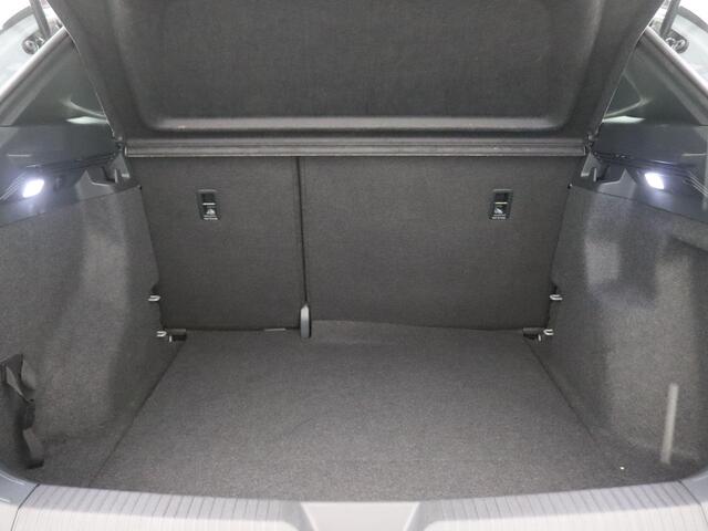 Volkswagen ID.4 Pro Business 77 kWh 286PK Aut. SOH 100%, Achteruitrijcamera, Keyless, 20" LM Velgen, Voorruitverwarming, Navi, Adaptieve Cruise Control