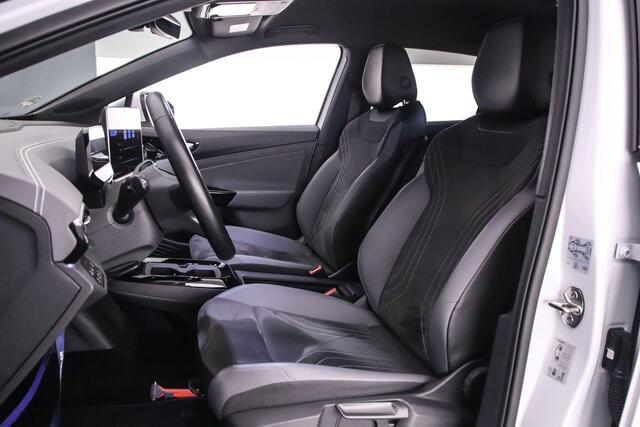 Volkswagen ID.4 Pro Oranje Edition 286pk Automaat Adaptive cruise control, Elektrische achterklep, Achteruitrijcamera, LED matrix koplampen, Stuurwiel verwarmd