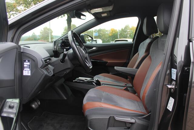 Volkswagen ID.4 First 77 kWh / Trekhaak / Camera / Apple CarPlay / DAB / 20'' / LED / Alcantara / Stoelverwarming / ACC